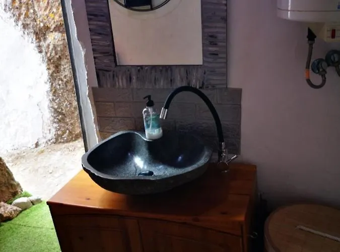 Zen Y Cueva Refugio 게스트하우스 3*