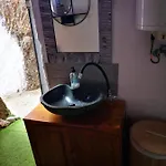 Zen Y Cueva Refugio 招待所 3*
